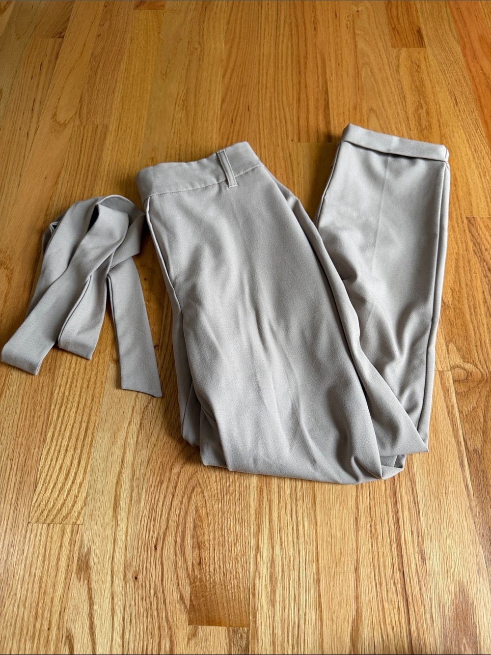 Jules & Leopold Tailored Tie-Waist Trousers in Light Gray